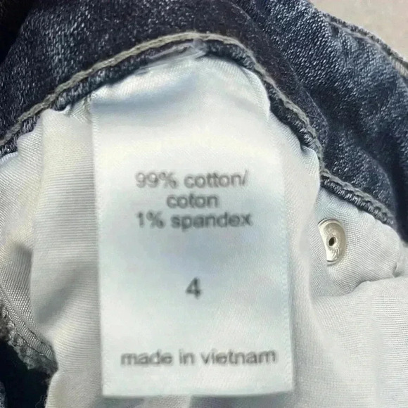 Maurice’s denim distressed shorts button and zip closure - Picture 6 of 7